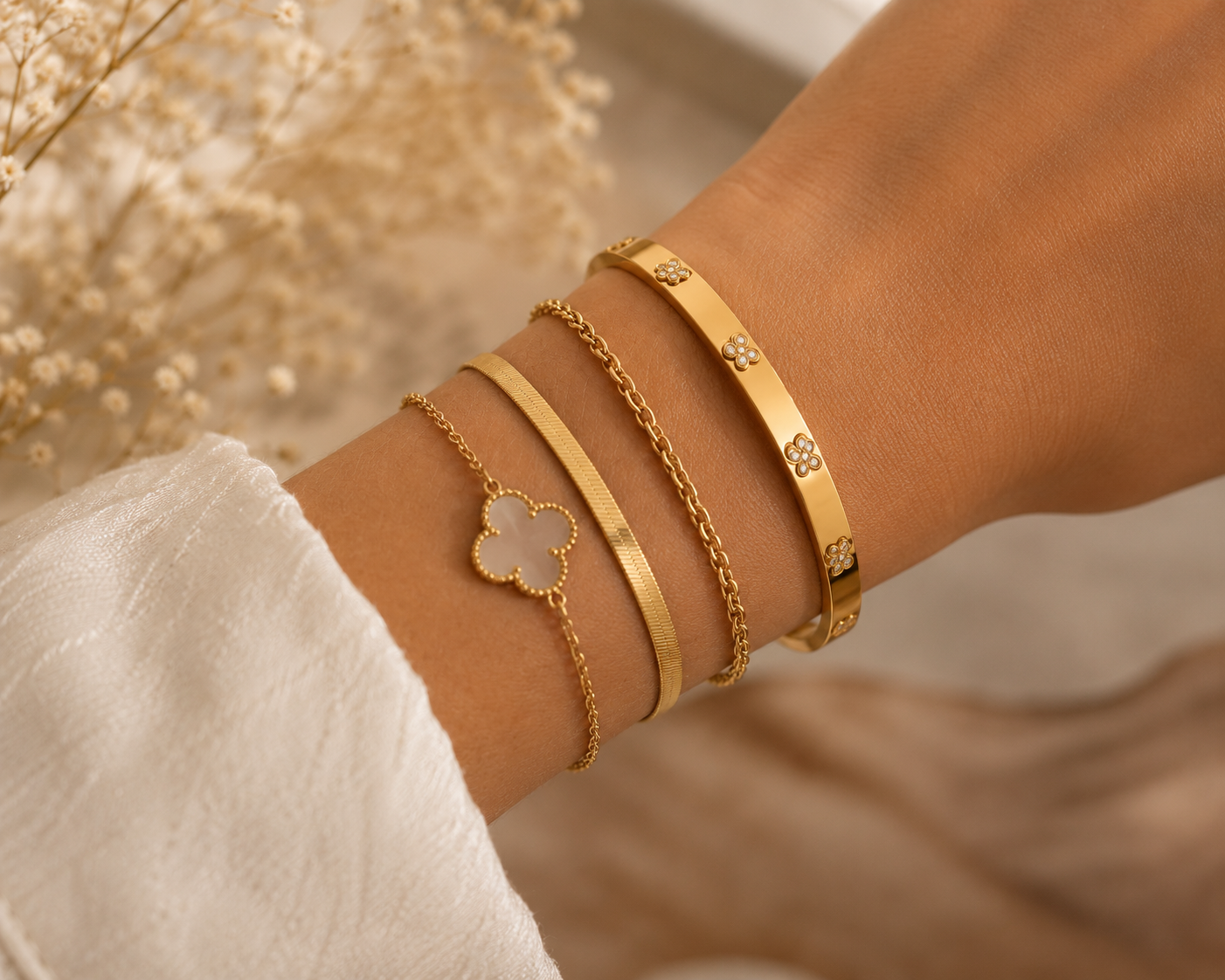 Bracelet Élégance Clover Plaqué or 18 carats – NERA PARIS