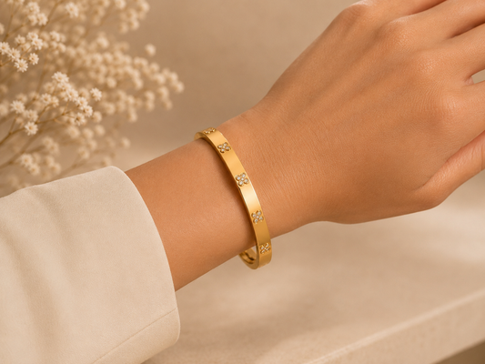 Bracelet Élégance Clover Plaqué or 18 carats – NERA PARIS
